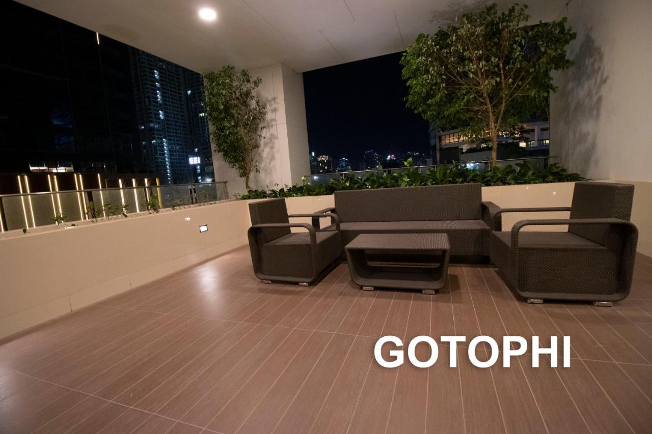One Uptown Residence Taguig Exterior photo