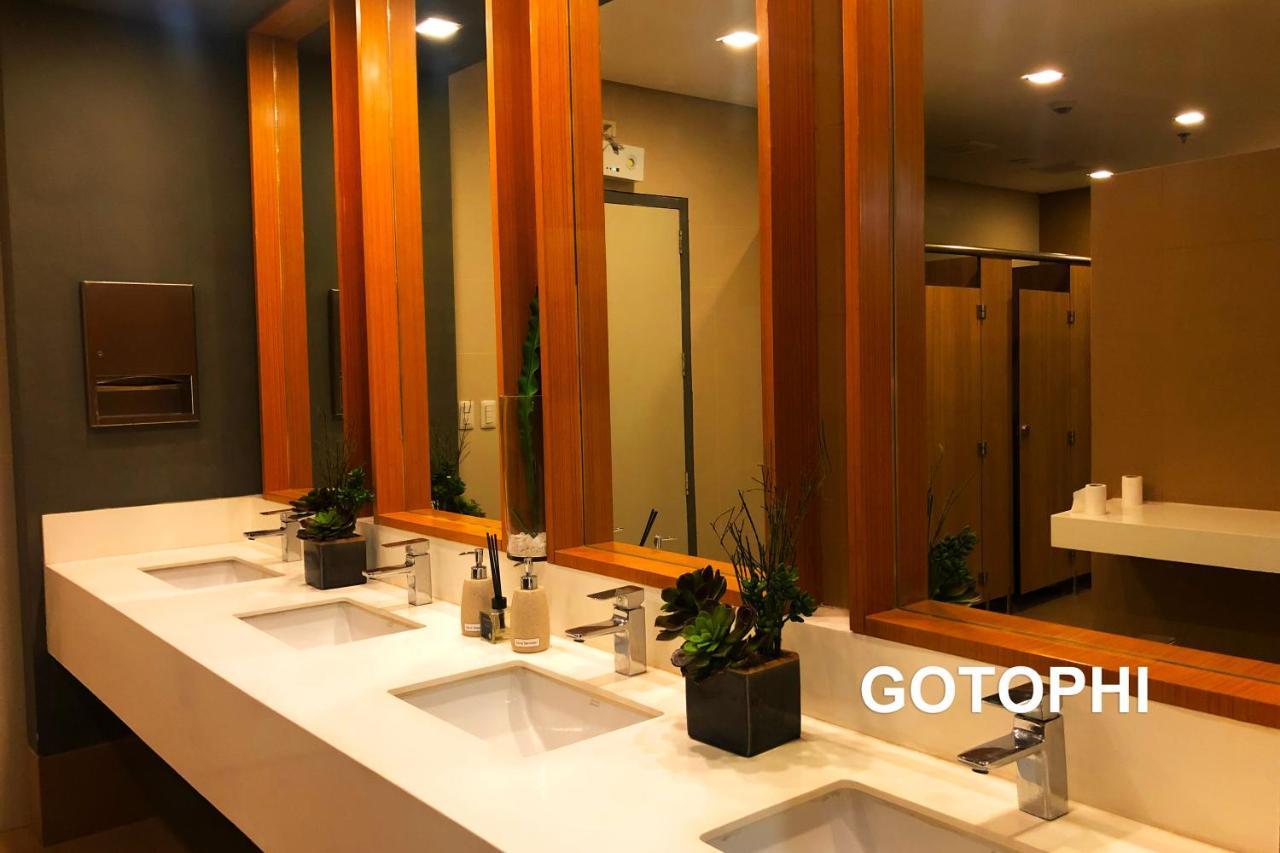 One Uptown Residence Taguig Exterior photo